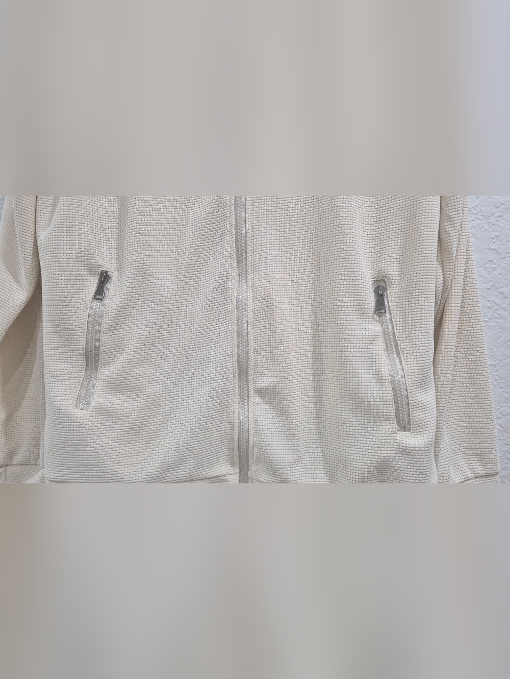 Beige/Tan Activewear 2-Piece Set - Size M, Ultralight Material. - Picture 10 of 13